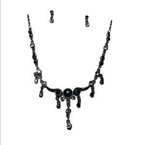 BEAUTIFUL! Austrian Crystal Necklace Earrings Set